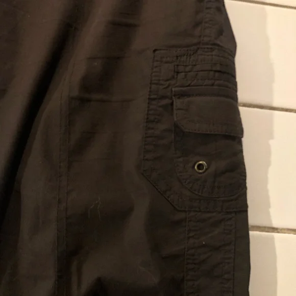 Capris with pockets in dark brown - Picture 6 of 10